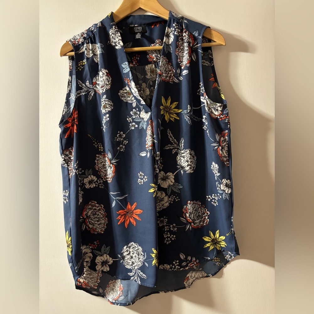 EUC Jones New York Floral Sleeveless Blouse